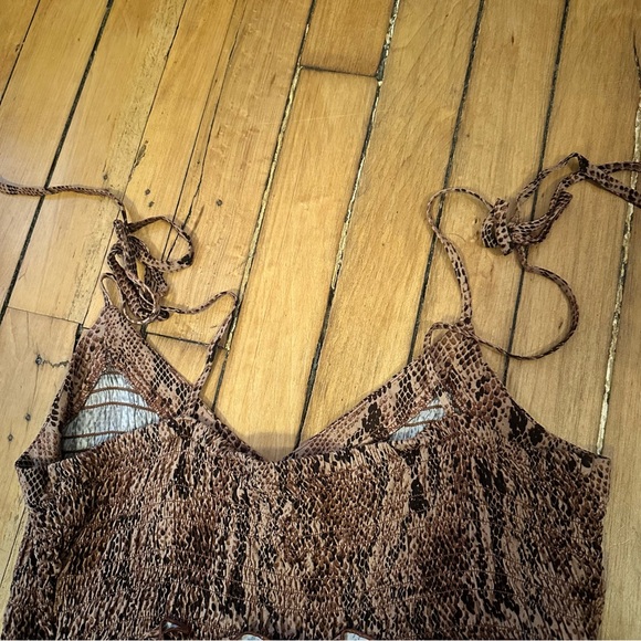 Snakeskin pattern rouched and ruffled express mini dress - Picture 7 of 7